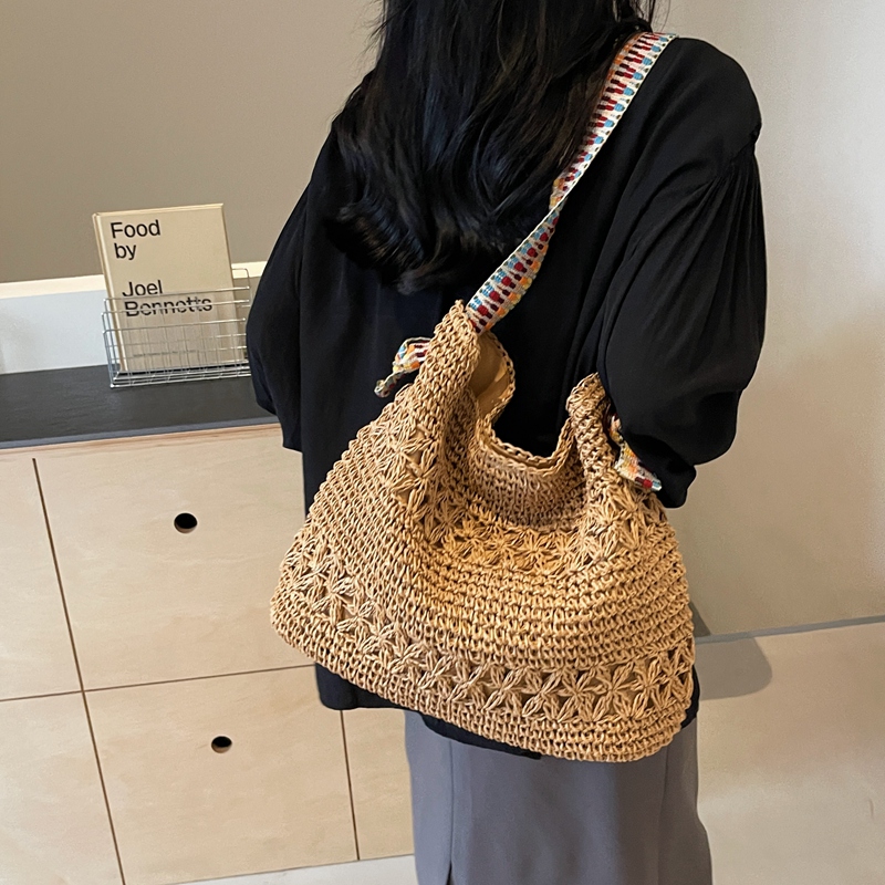 Women's Medium Straw Solid Color Vacation Beach Weave Square Magnetic Buckle Shoulder Bag display picture 6