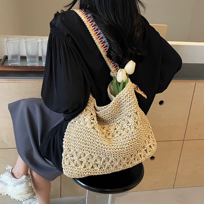 Women's Medium Straw Solid Color Vacation Beach Weave Square Magnetic Buckle Shoulder Bag display picture 7