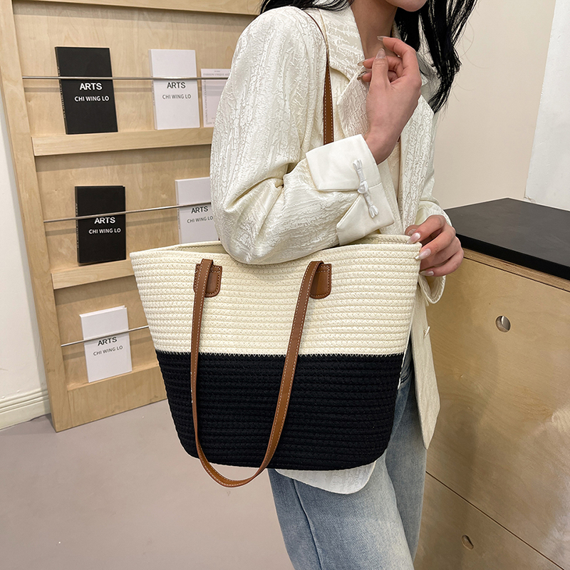 Women's Medium Straw Color Block Solid Color Vacation Beach Weave Open Straw Bag display picture 4