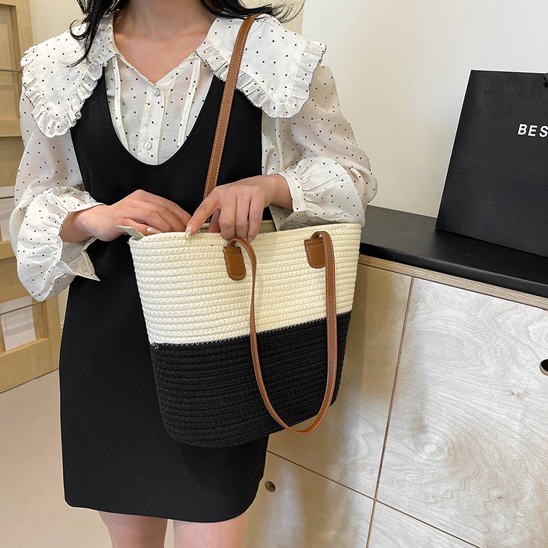 Women's Medium Straw Color Block Solid Color Vacation Beach Weave Open Straw Bag display picture 3