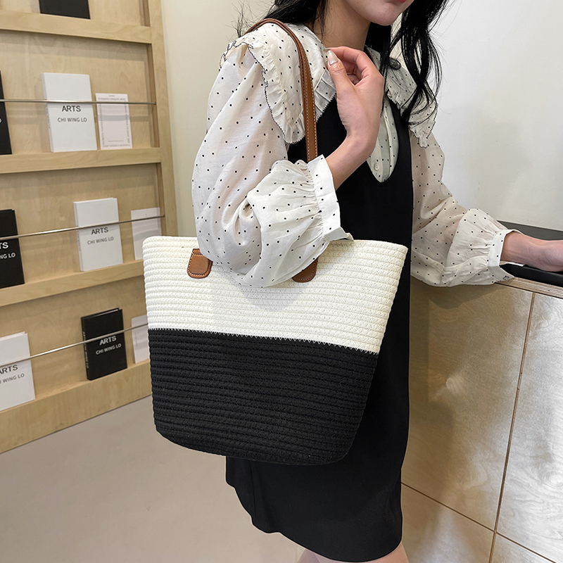 Women's Medium Straw Color Block Solid Color Vacation Beach Weave Open Straw Bag display picture 6