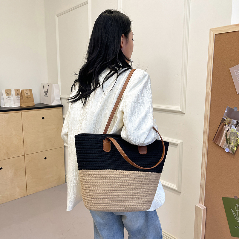 Women's Medium Straw Color Block Solid Color Vacation Beach Weave Open Straw Bag display picture 8