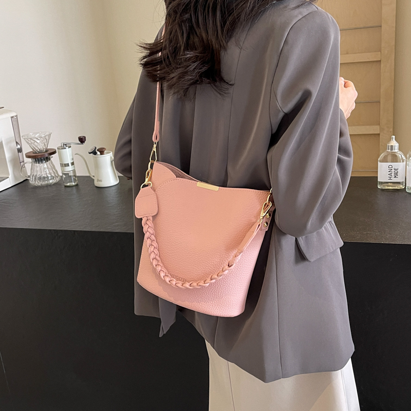 Women's Medium Pu Leather Solid Color Vintage Style Classic Style Magnetic Buckle Bucket Bag display picture 8