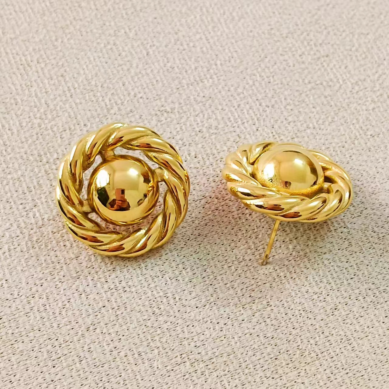 1 Pair Basic Modern Style Classic Style Round Solid Color Plating 304 Stainless Steel Metal 18K Gold Plated Ear Studs display picture 3