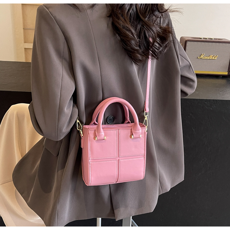 Women's Medium Pu Leather Solid Color Vintage Style Classic Style Sewing Thread Magnetic Buckle Crossbody Bag display picture 8