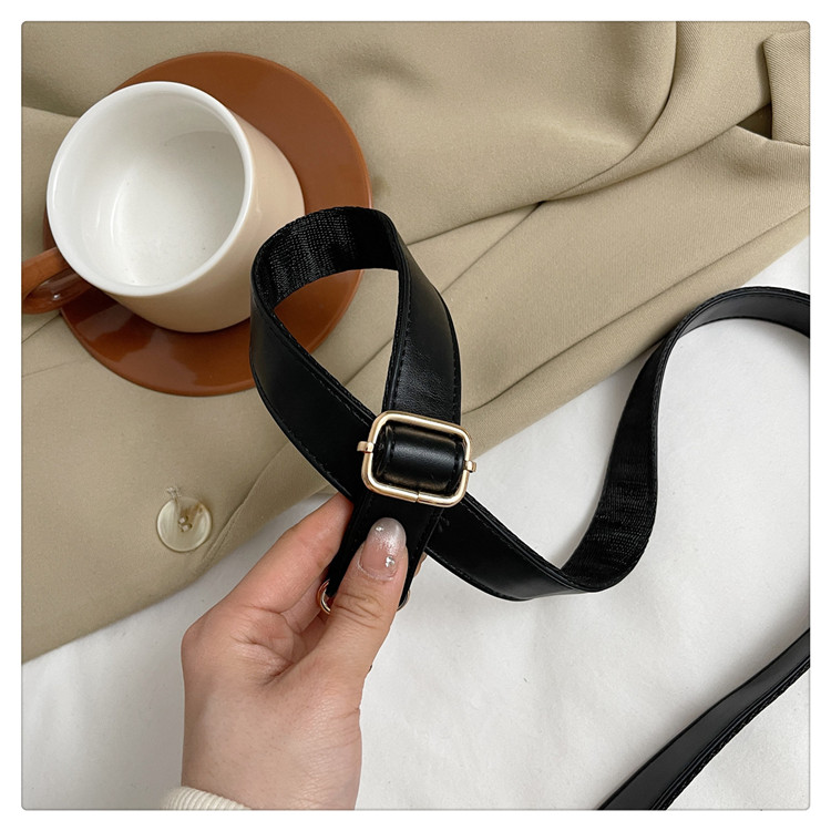 Women's Medium Pu Leather Color Block Streetwear Sewing Thread Zipper Underarm Bag display picture 2