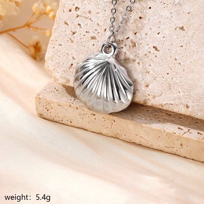 304 Stainless Steel Silver Plated Modern Style Simple Style Commute Starfish Heart Shape Shell Pendant Necklace display picture 7