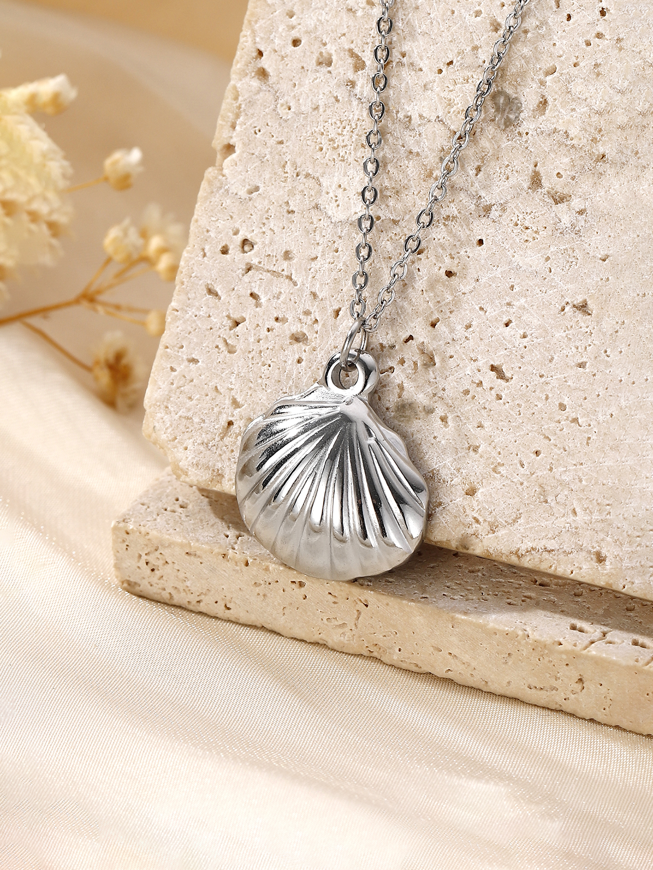 304 Stainless Steel Silver Plated Modern Style Simple Style Commute Starfish Heart Shape Shell Pendant Necklace display picture 26