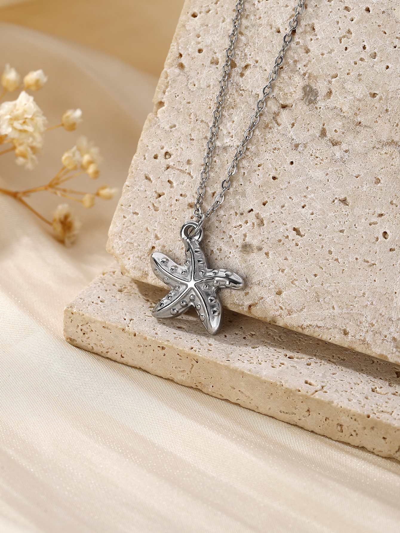 304 Stainless Steel Silver Plated Modern Style Simple Style Commute Starfish Heart Shape Shell Pendant Necklace display picture 25