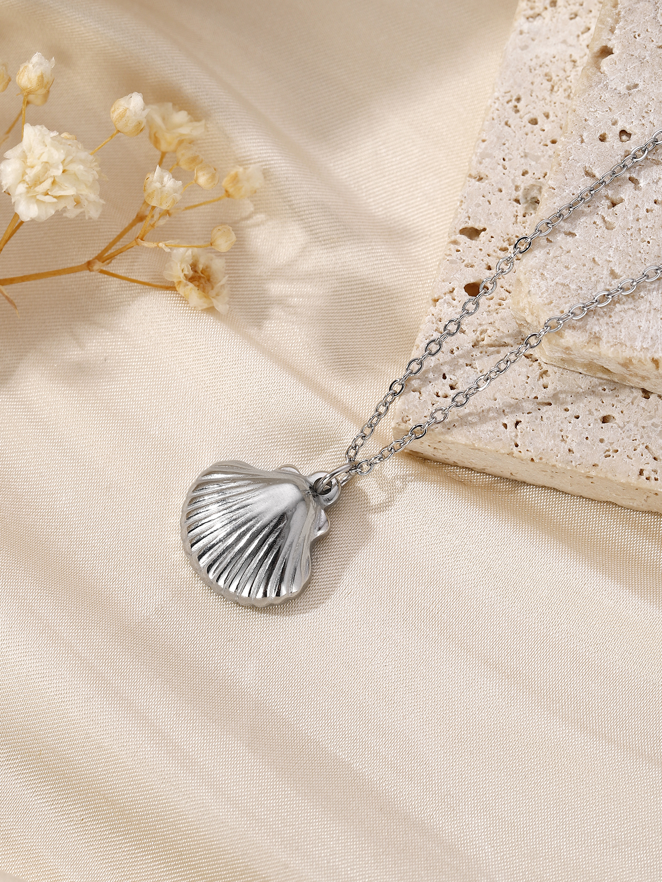 304 Stainless Steel Silver Plated Modern Style Simple Style Commute Starfish Heart Shape Shell Pendant Necklace display picture 35