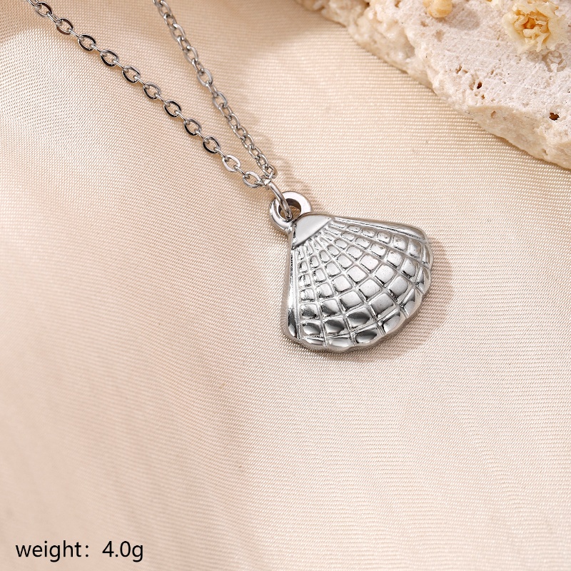 304 Stainless Steel Silver Plated Modern Style Simple Style Commute Starfish Heart Shape Shell Pendant Necklace display picture 10
