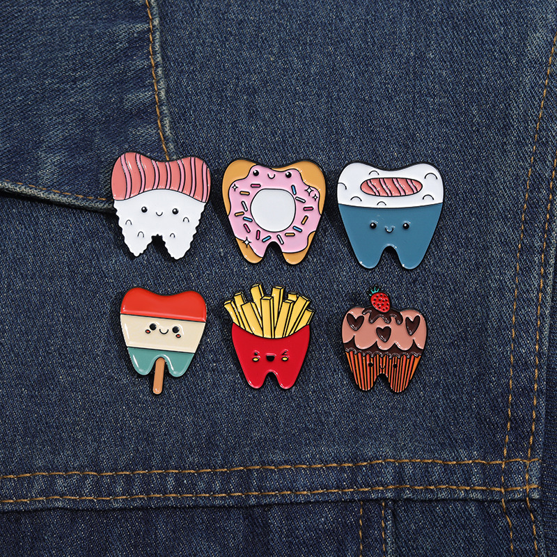 Estilo De Dibujos Animados Lindo Estilo Vaquero Helado Dientes Fresa Aleación Estampado Barniz De Estufa Mujeres Broches display picture 7