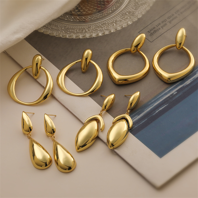 1 Pair Elegant Streetwear Solid Color Plating Copper Gold Plated Drop Earrings display picture 4