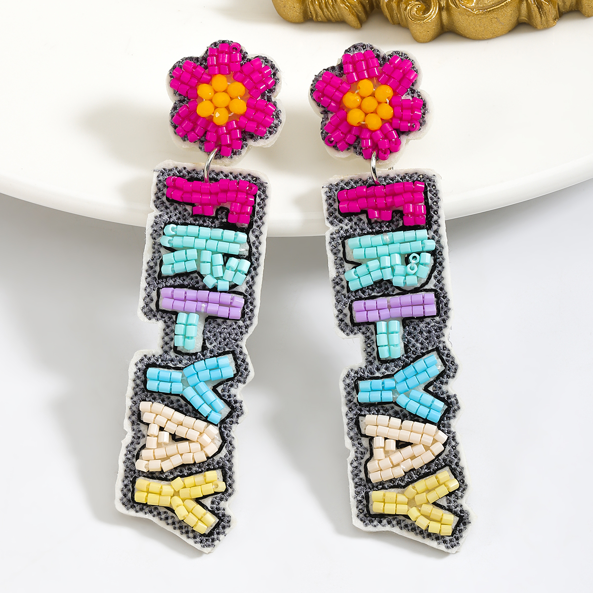 1 Pair Cute Bohemian Letter Flower Beaded Inlay Cloth Seed Bead Seed Bead Drop Earrings display picture 2