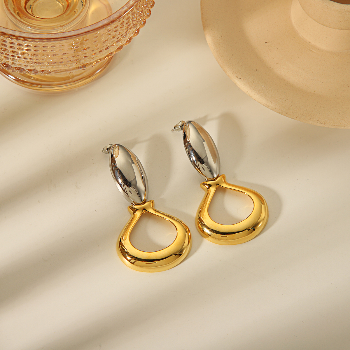 1 Pair Exaggerated Simple Style Geometric Hollow Out Copper 18K Gold Plated Drop Earrings display picture 2