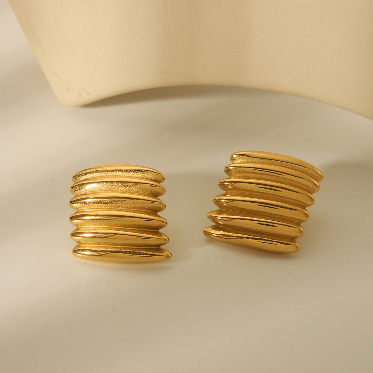 1 Pair Simple Style Commute Geometric 304 Stainless Steel 18K Gold Plated Ear Studs display picture 2
