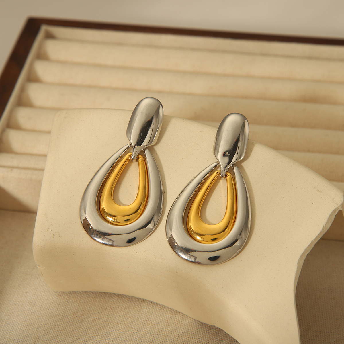 1 Pair Vintage Style Exaggerated Water Droplets Copper 18K Gold Plated Drop Earrings display picture 1