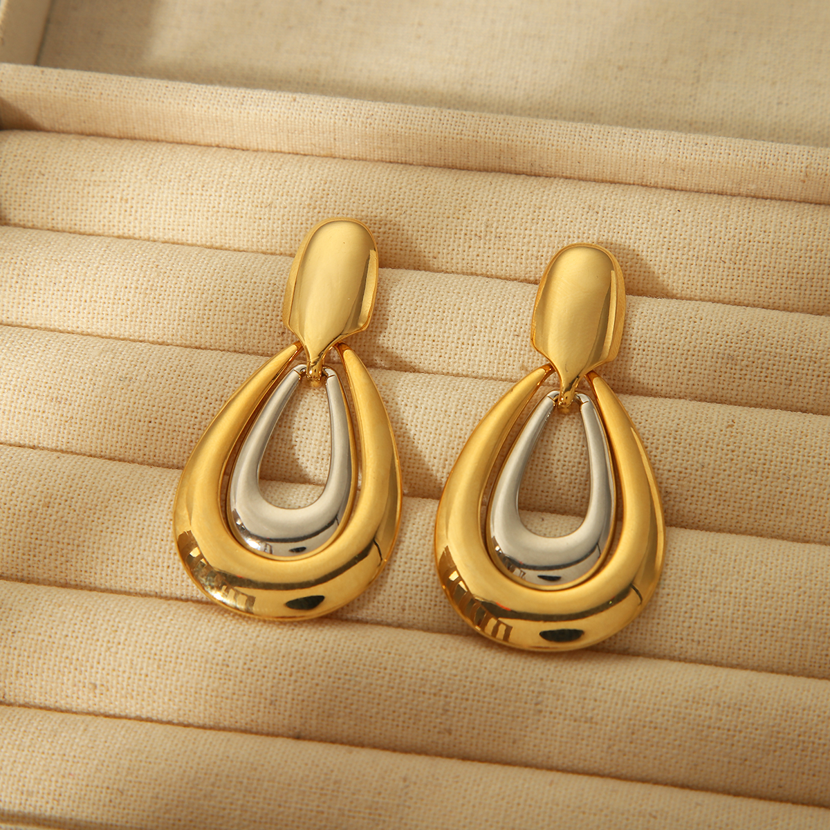1 Pair Vintage Style Exaggerated Water Droplets Copper 18K Gold Plated Drop Earrings display picture 2