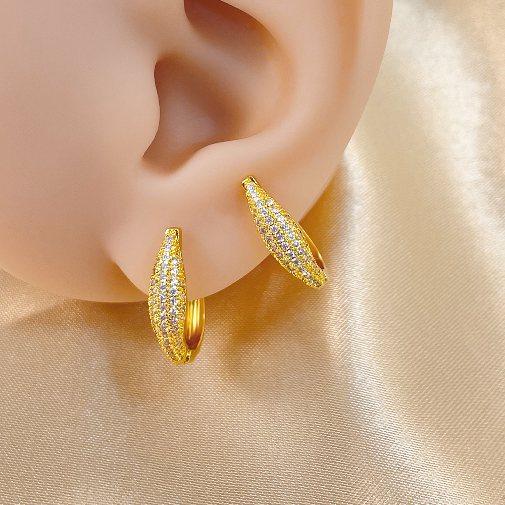 1 Pair Elegant Hip-Hop U Shape Plating Inlay Copper Zircon 18K Gold Plated Earrings display picture 9