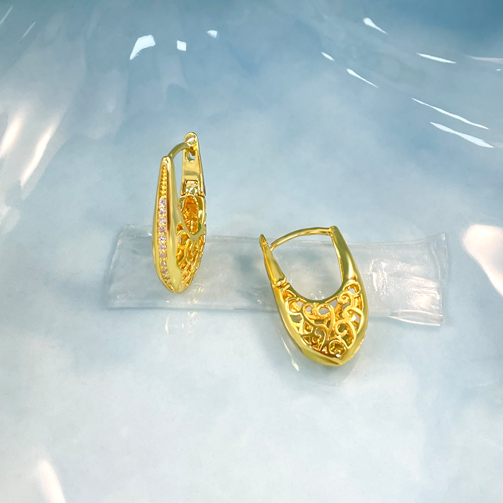 1 Pair Elegant Hip-Hop U Shape Plating Inlay Copper Zircon 18K Gold Plated Earrings display picture 13