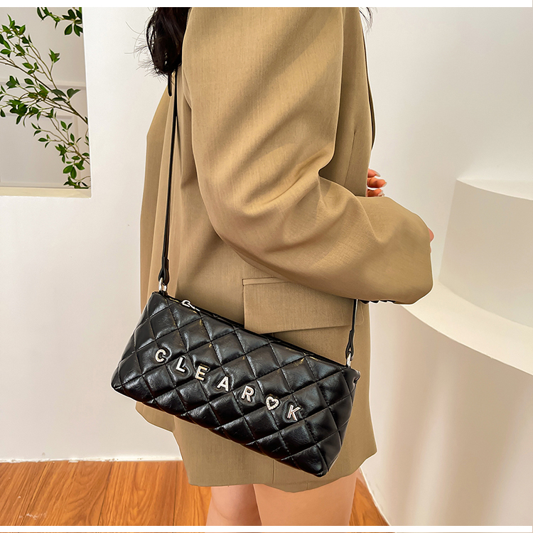 Women's Medium Pu Leather Letter Solid Color Lingge Vintage Style Classic Style Sewing Thread Zipper Underarm Bag display picture 14