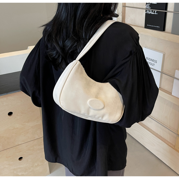 Women's Medium Pu Leather Solid Color Vintage Style Streetwear Sewing Thread Pillow Shape Zipper Underarm Bag display picture 8