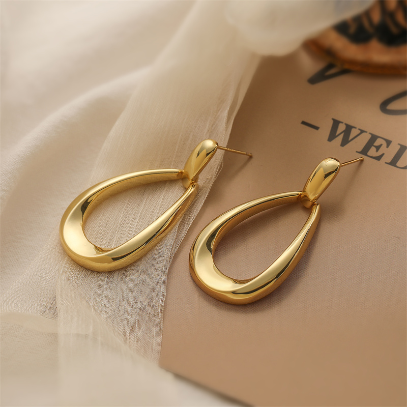 1 Pair Elegant Streetwear Solid Color Plating Copper Gold Plated Drop Earrings display picture 4