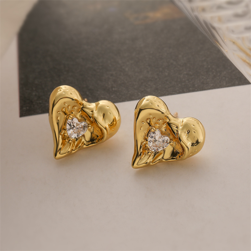 1 Pair Elegant Streetwear Heart Shape Plating Inlay Copper Rhinestones Gold Plated Ear Studs display picture 1