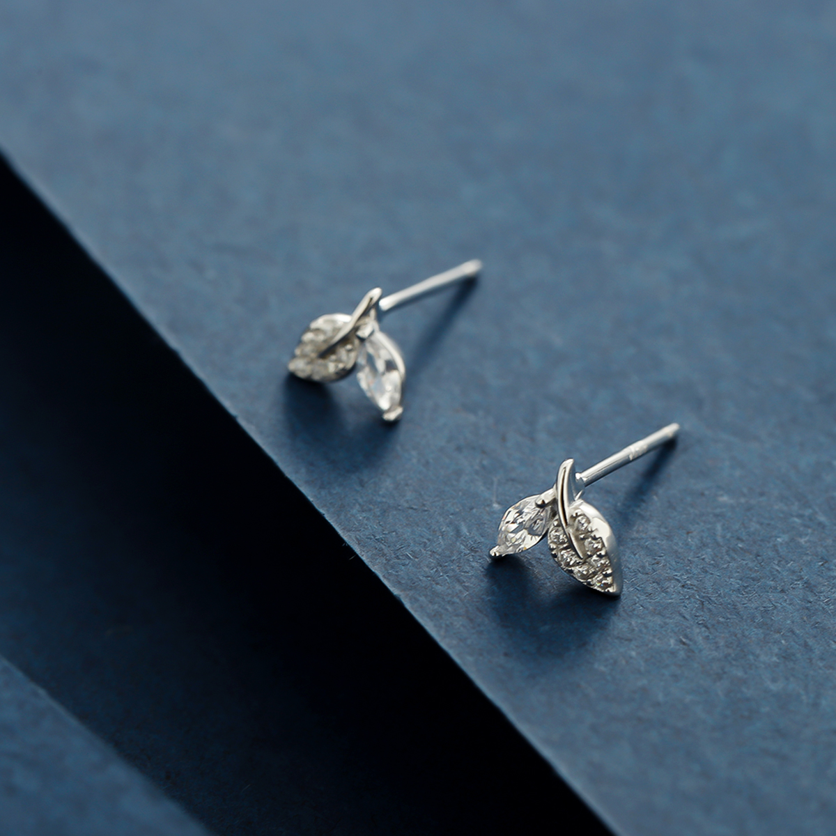 1 Pair Simple Style Classic Style Bow Knot Plating Inlay Sterling Silver Zircon 14K Gold Plated Ear Studs display picture 2