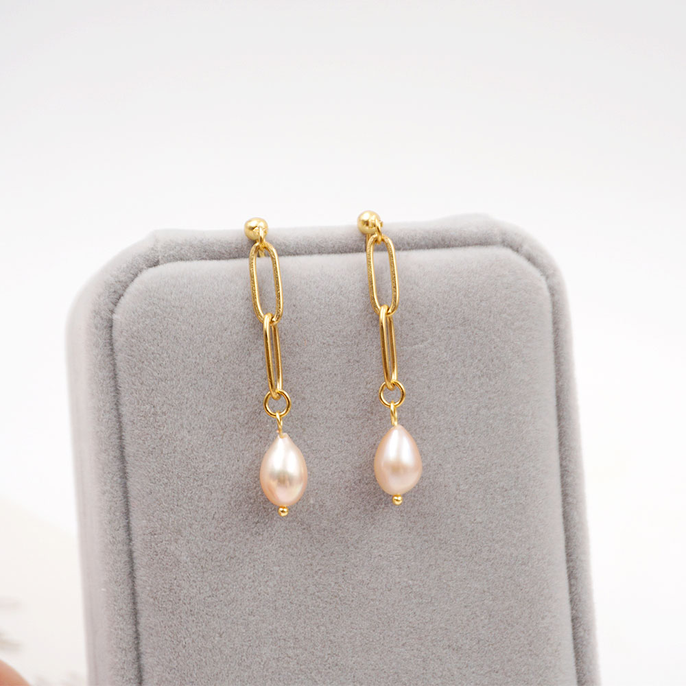 1 Pair Casual Vintage Style Simple Style Geometric Handmade Freshwater Pearl Titanium Steel Gold Plated Drop Earrings display picture 3