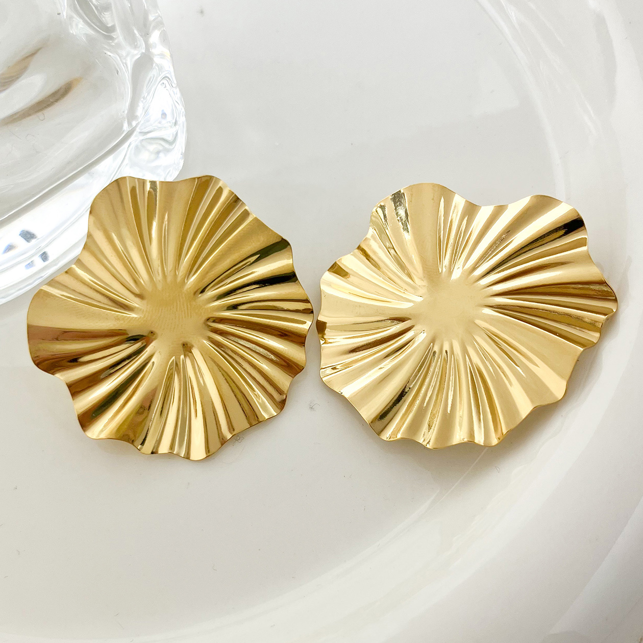 1 Pair Modern Style Classic Style Sector Plating 304 Stainless Steel 14K Gold Plated Drop Earrings display picture 2