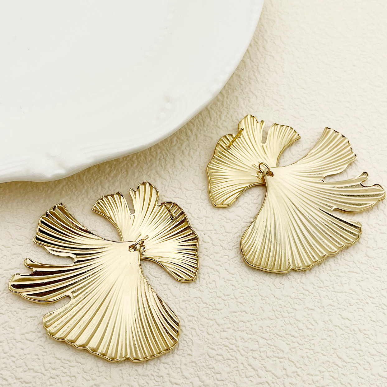 1 Pair Modern Style Classic Style Sector Plating 304 Stainless Steel 14K Gold Plated Drop Earrings display picture 3