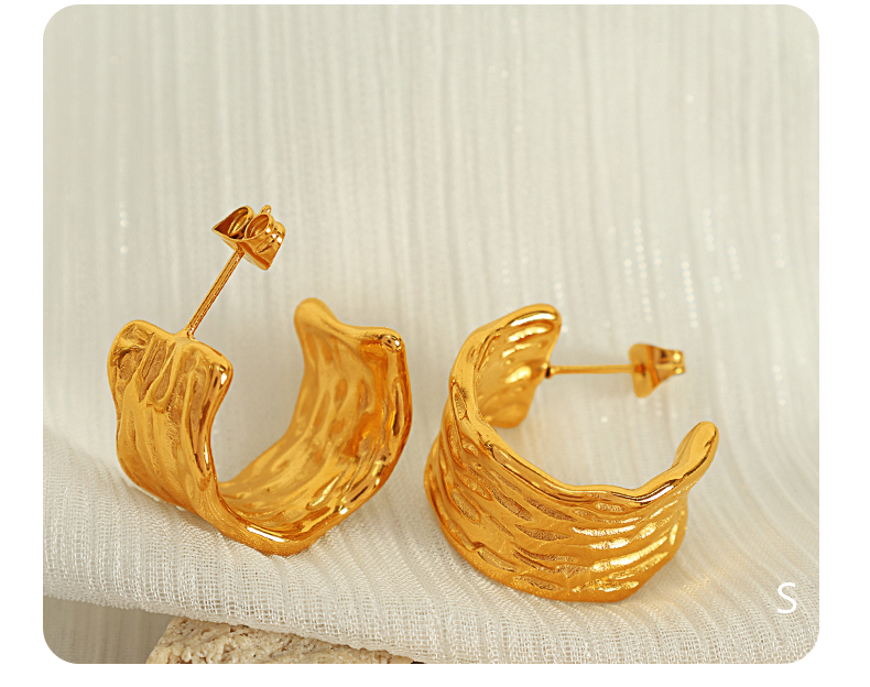 1 Pair Simple Style C Shape Water Droplets Pleated 304 Stainless Steel 18K Gold Plated Ear Studs display picture 2
