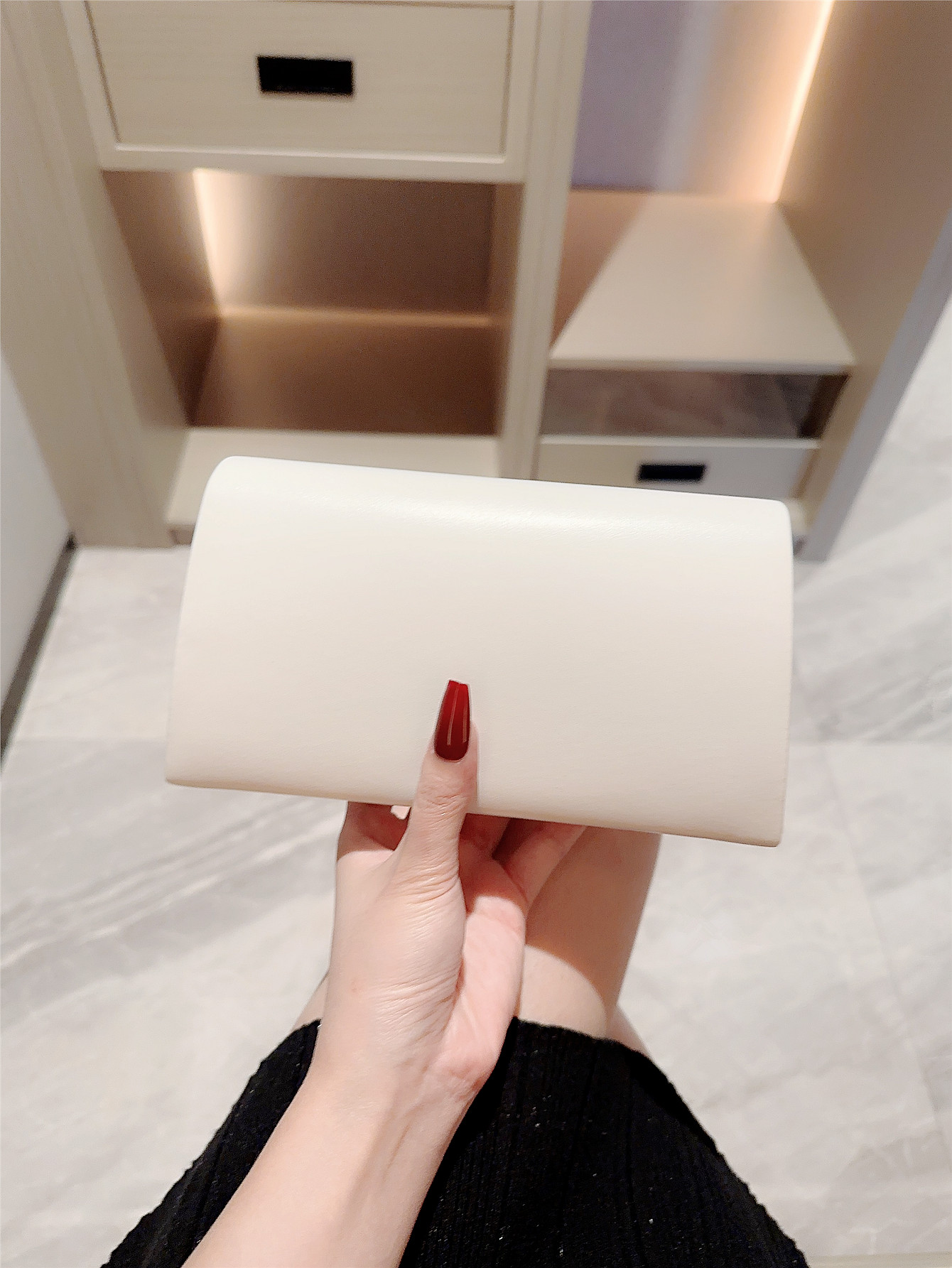White Polyester Solid Color Evening Bags display picture 2