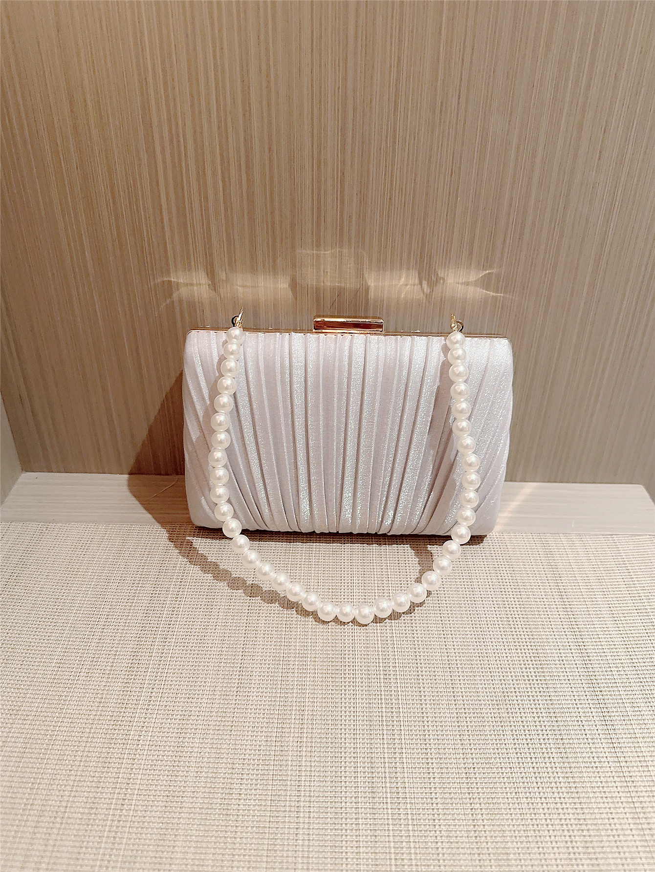 Women's Small Polyester Solid Color Vintage Style Classic Style Beading Lock Clasp Evening Bag display picture 9