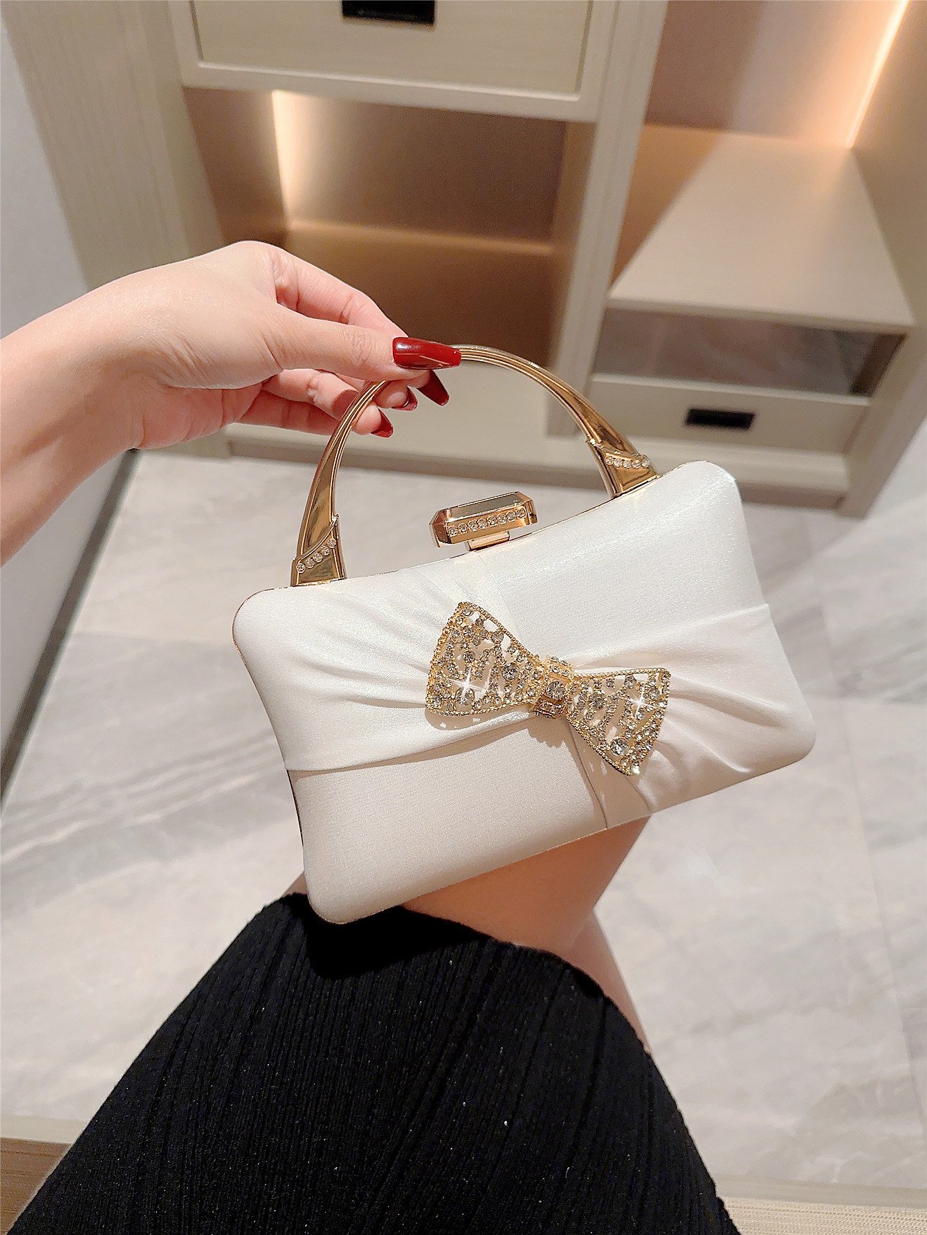 Women's Small Polyester Solid Color Elegant Vintage Style Bowknot Lock Clasp Evening Bag display picture 3