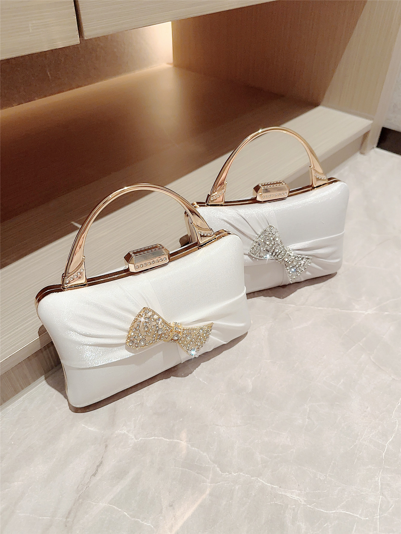 Women's Small Polyester Solid Color Elegant Vintage Style Bowknot Lock Clasp Evening Bag display picture 6