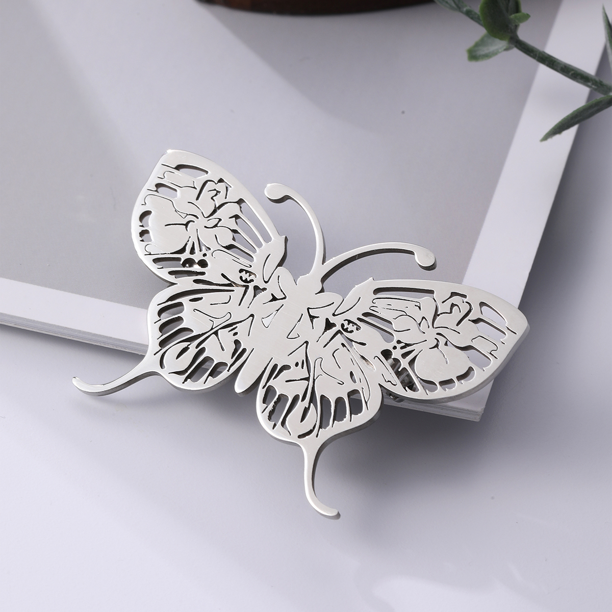 Basic Modern Style Classic Style Animal Motorcycle Plant 304 Stainless Steel Hollow Out Carving Unisex Brooches display picture 3