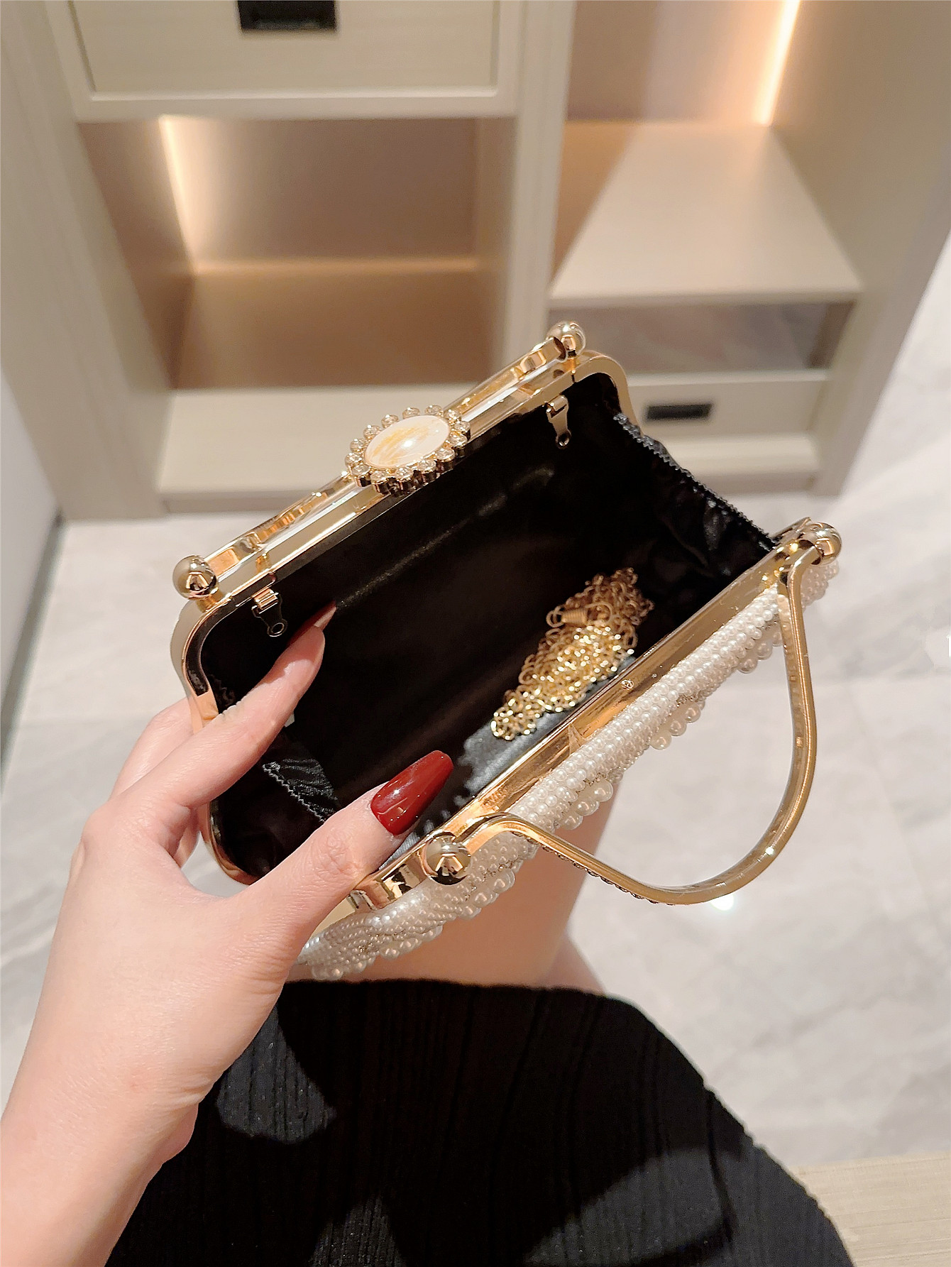 Women's Small Polyester Solid Color Elegant Beading Lock Clasp Evening Bag display picture 1