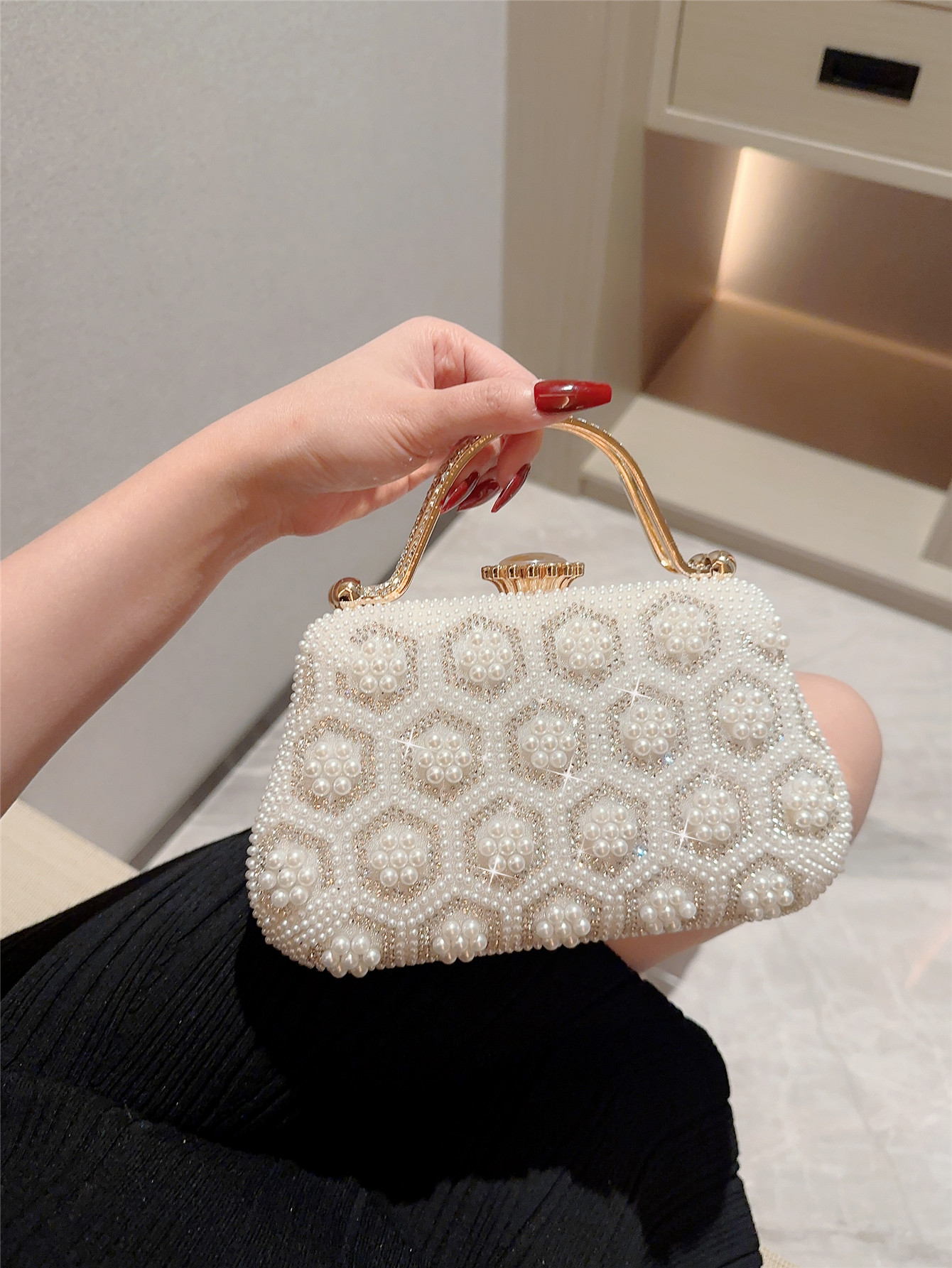 Women's Small Polyester Solid Color Elegant Beading Lock Clasp Evening Bag display picture 2
