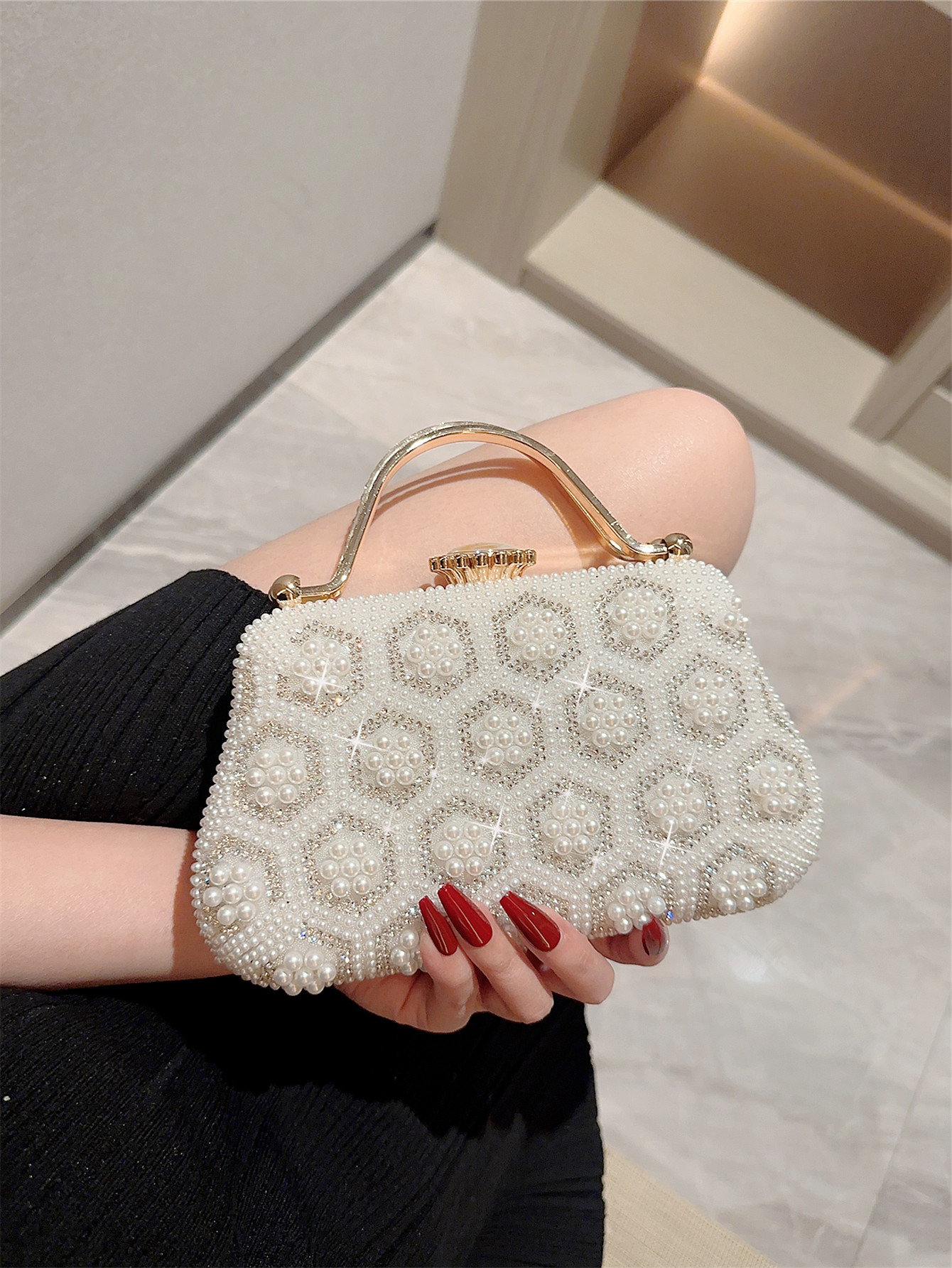 Women's Small Polyester Solid Color Elegant Beading Lock Clasp Evening Bag display picture 3