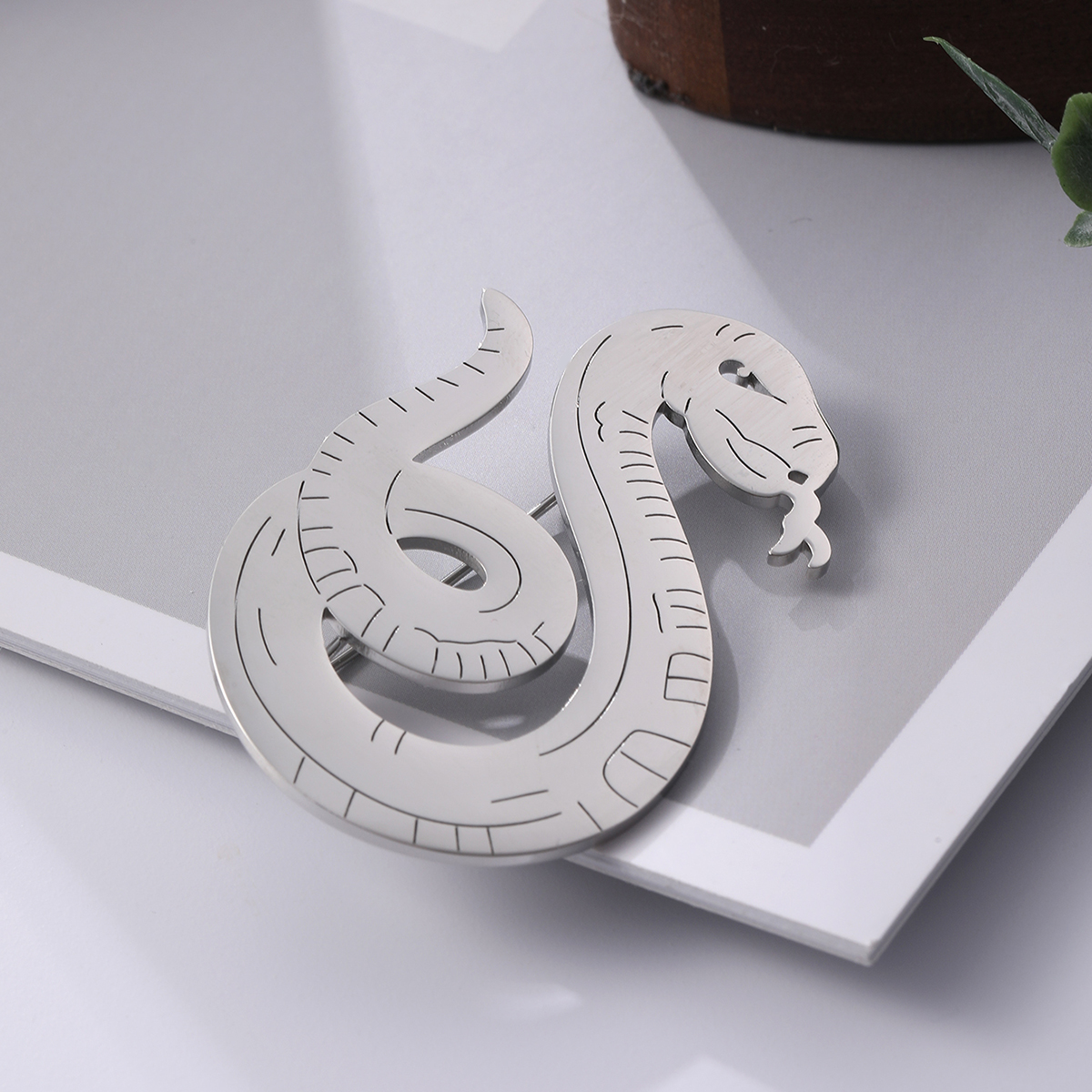 Basic Modern Style Classic Style Animal Motorcycle Plant 304 Stainless Steel Hollow Out Carving Unisex Brooches display picture 5