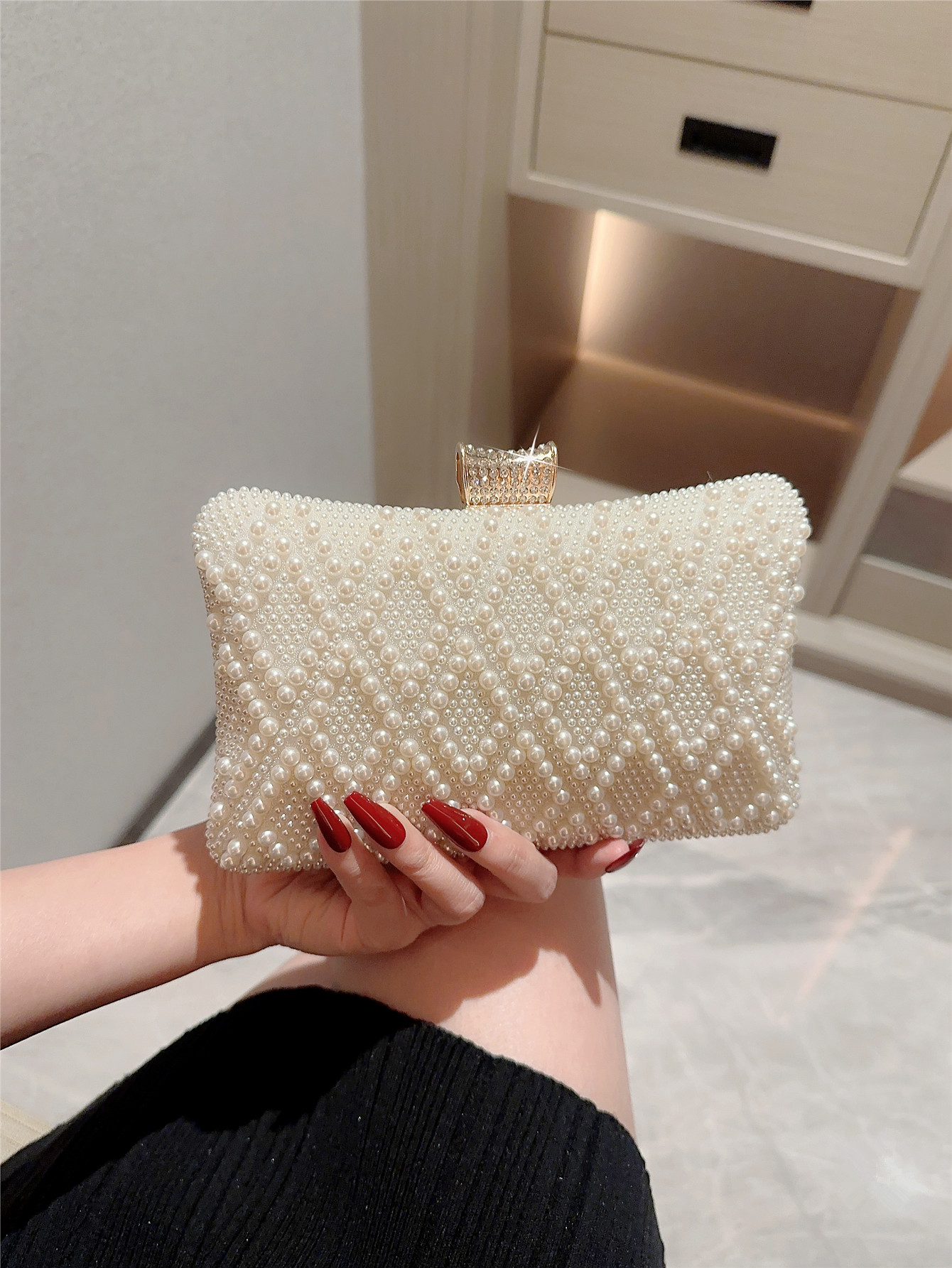 Women's Small Polyester Solid Color Elegant Classic Style Beading Lock Clasp Evening Bag display picture 3