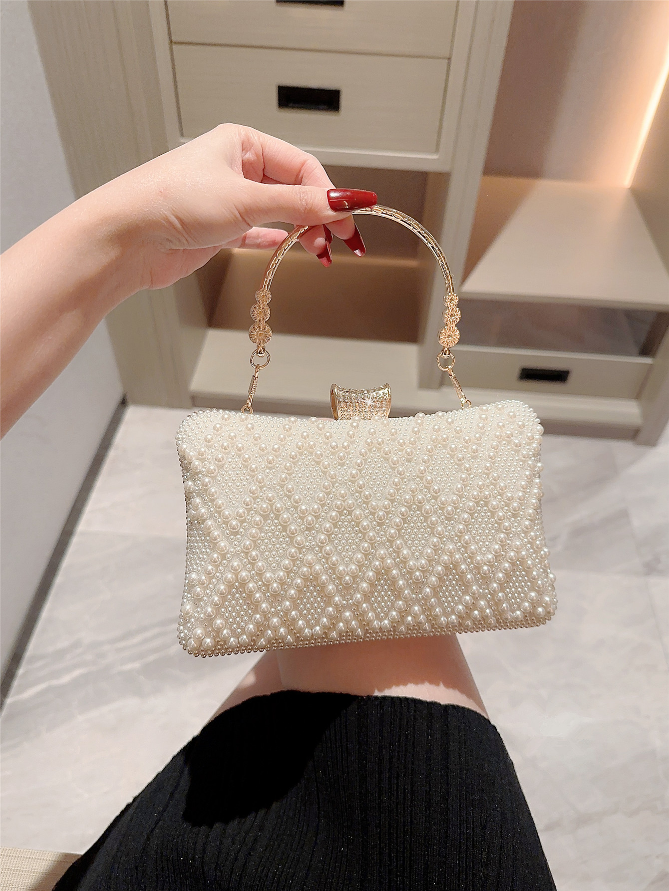 Women's Small Polyester Solid Color Elegant Classic Style Beading Lock Clasp Evening Bag display picture 4