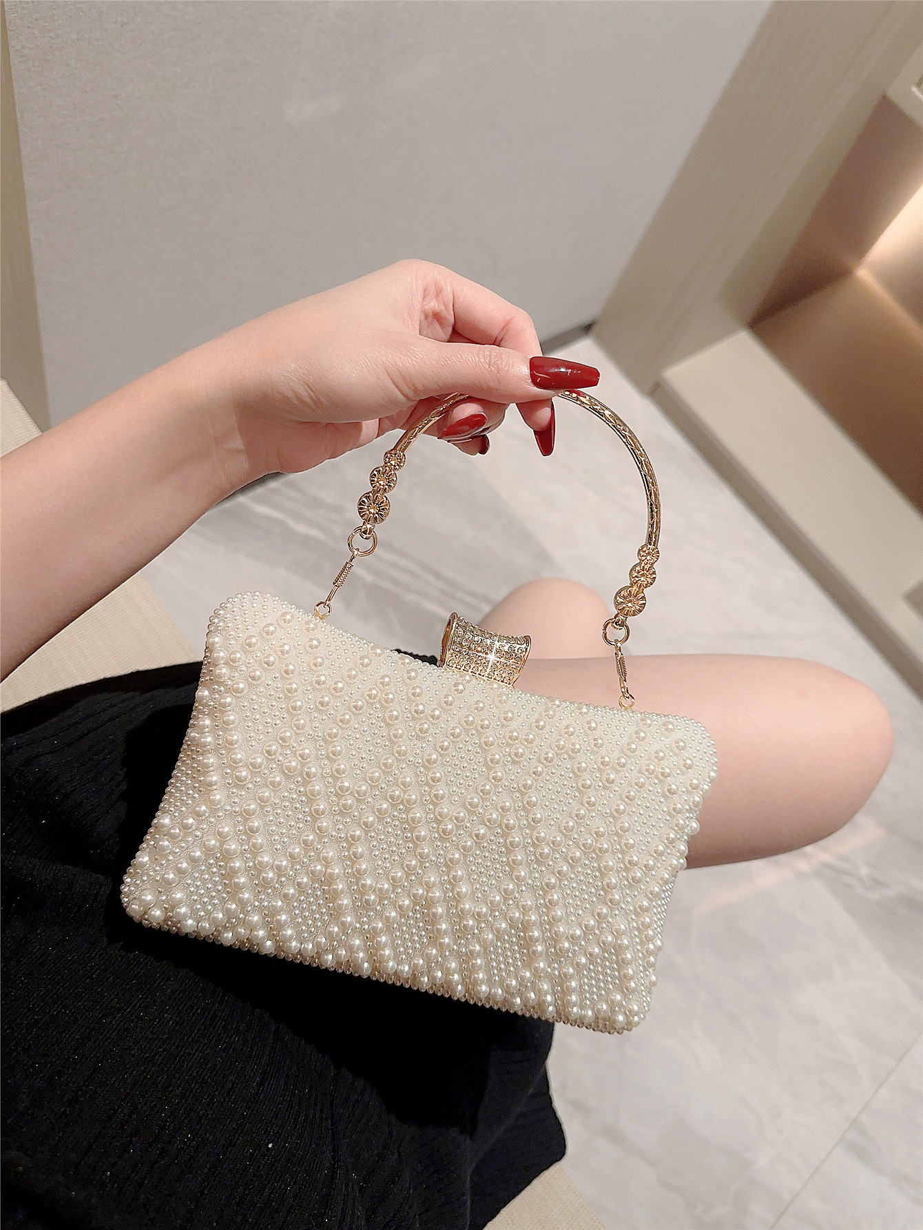 Women's Small Polyester Solid Color Elegant Classic Style Beading Lock Clasp Evening Bag display picture 8