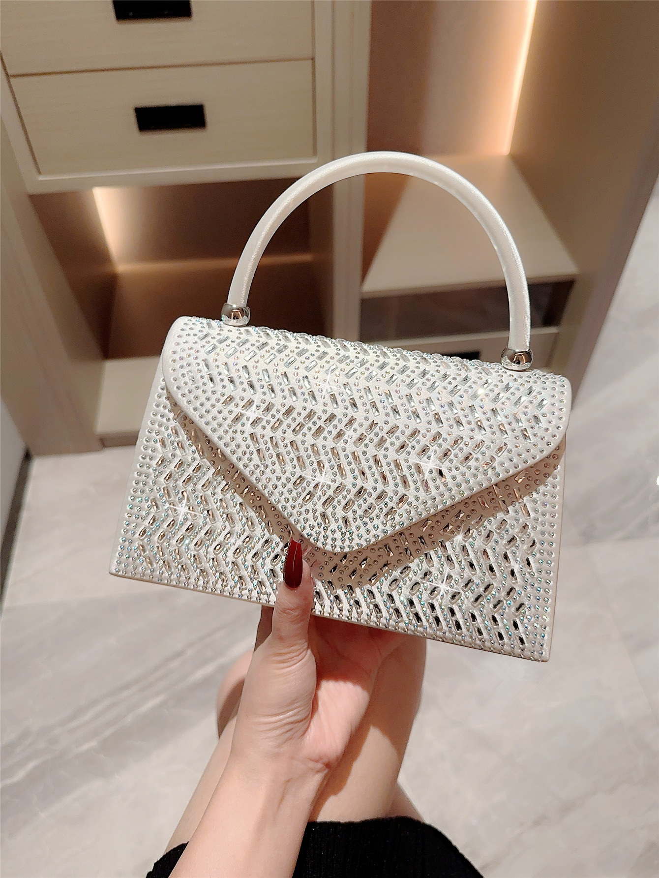 Women's Small Polyester Solid Color Elegant Classic Style Rhinestone Flip Cover Evening Bag display picture 4