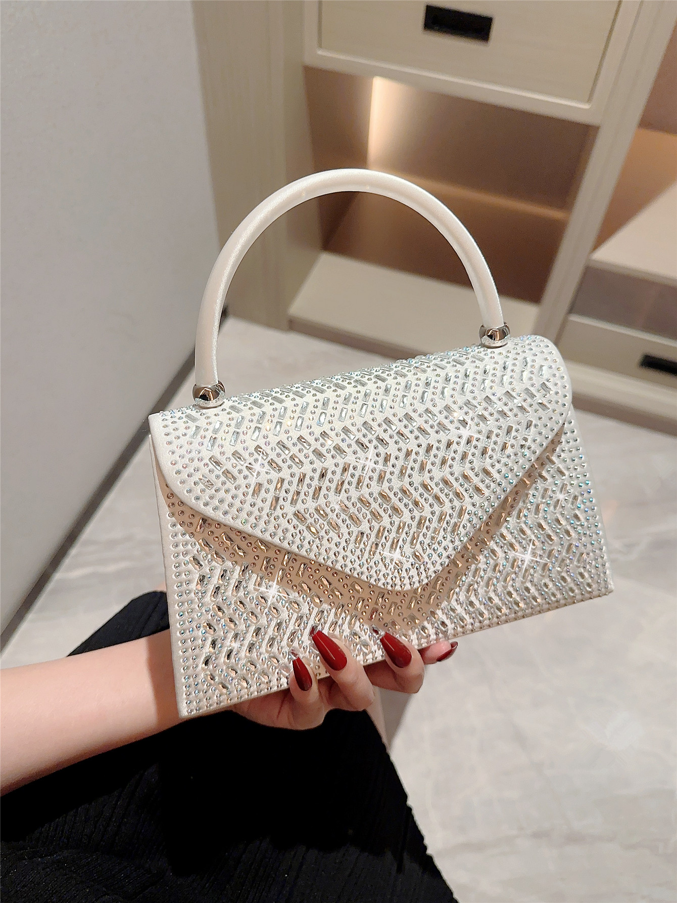 Women's Small Polyester Solid Color Elegant Classic Style Rhinestone Flip Cover Evening Bag display picture 2