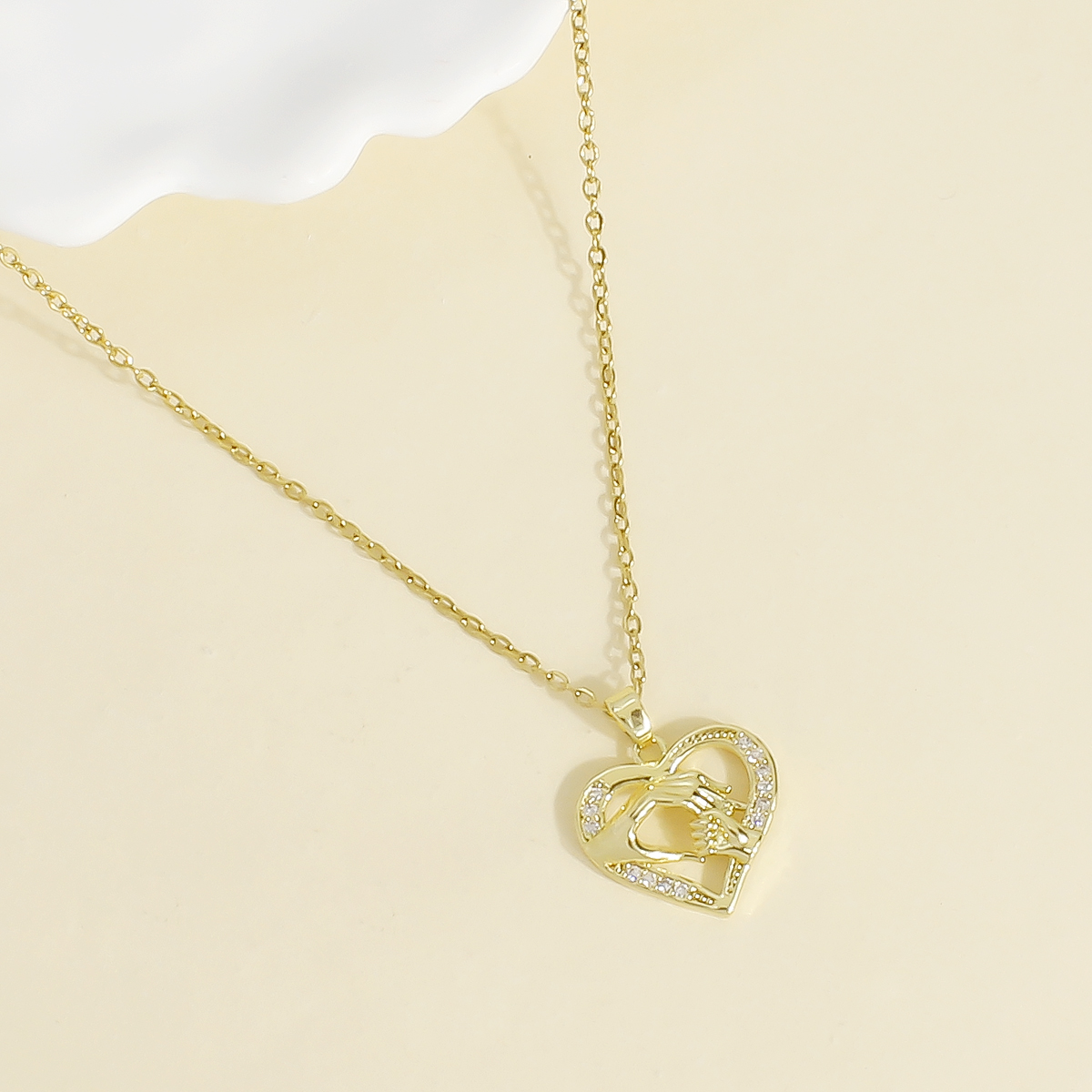 Wholesale Casual Elegant Heart Shape 304 Stainless Steel Copper Plating Inlay 18K Gold Plated Zircon Pendant Necklace display picture 2
