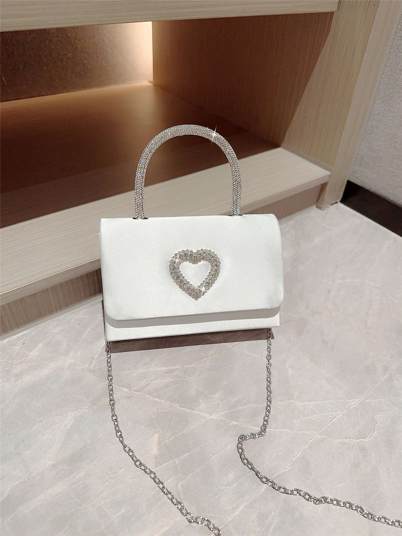 Women's Small Satin Heart Shape Solid Color Elegant Classic Style Magnetic Buckle Flip Cover Evening Bag display picture 5