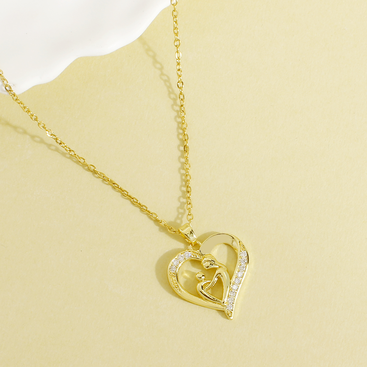 Wholesale Casual Elegant Heart Shape 304 Stainless Steel Copper Plating Inlay 18K Gold Plated Zircon Pendant Necklace display picture 5